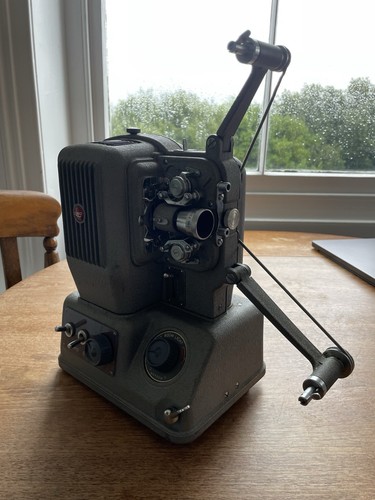 Elmo projector with case - with,